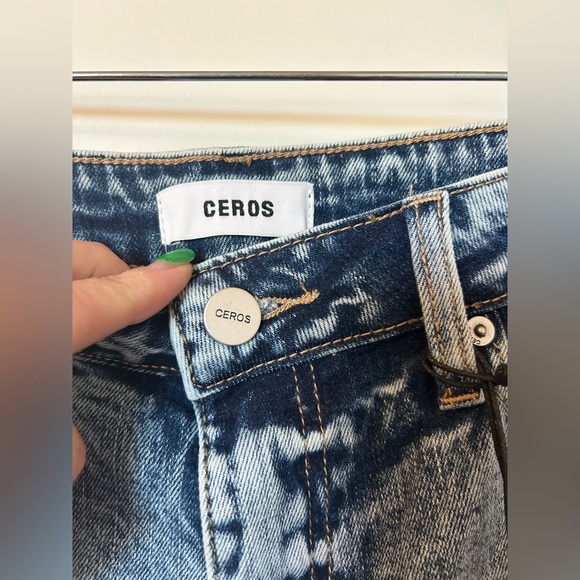 Ceros High Rise Acid Wash Jean Short - Picture 4 of 7